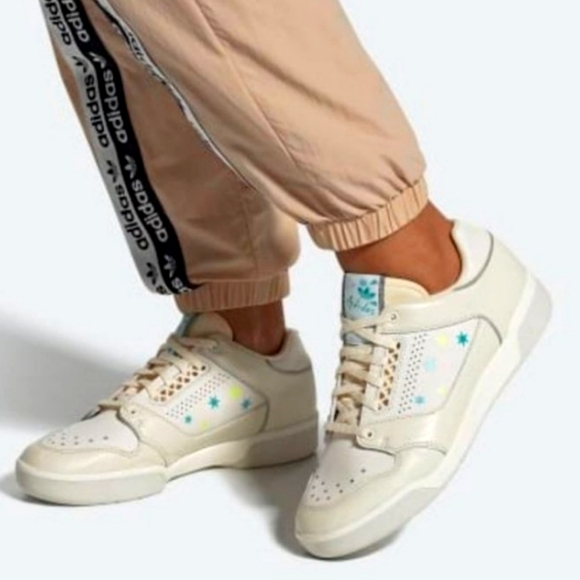 adidas Shoes - New Adidas Slamcourt StarPrint Shoe Sneakers 8.5